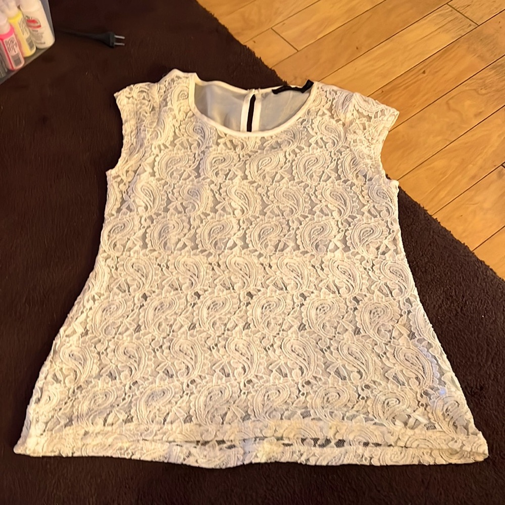 Express lace shell cap sleeve top